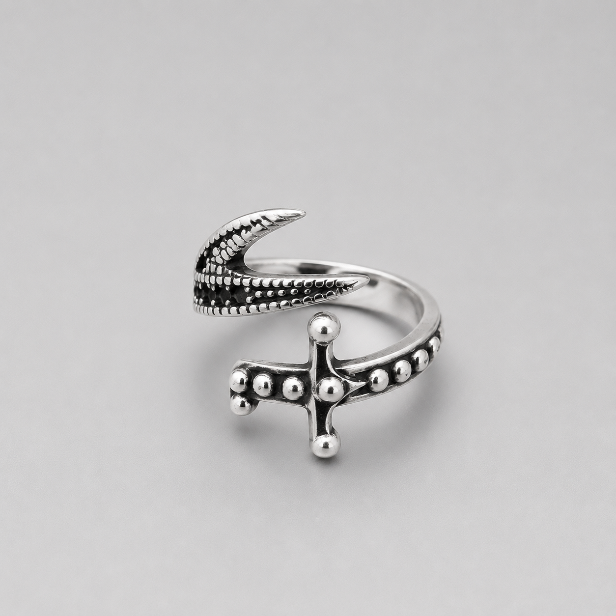 Cross Talon Ring